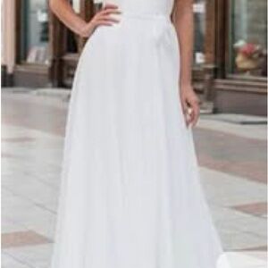 Flattering Ivory Wedding Dress
